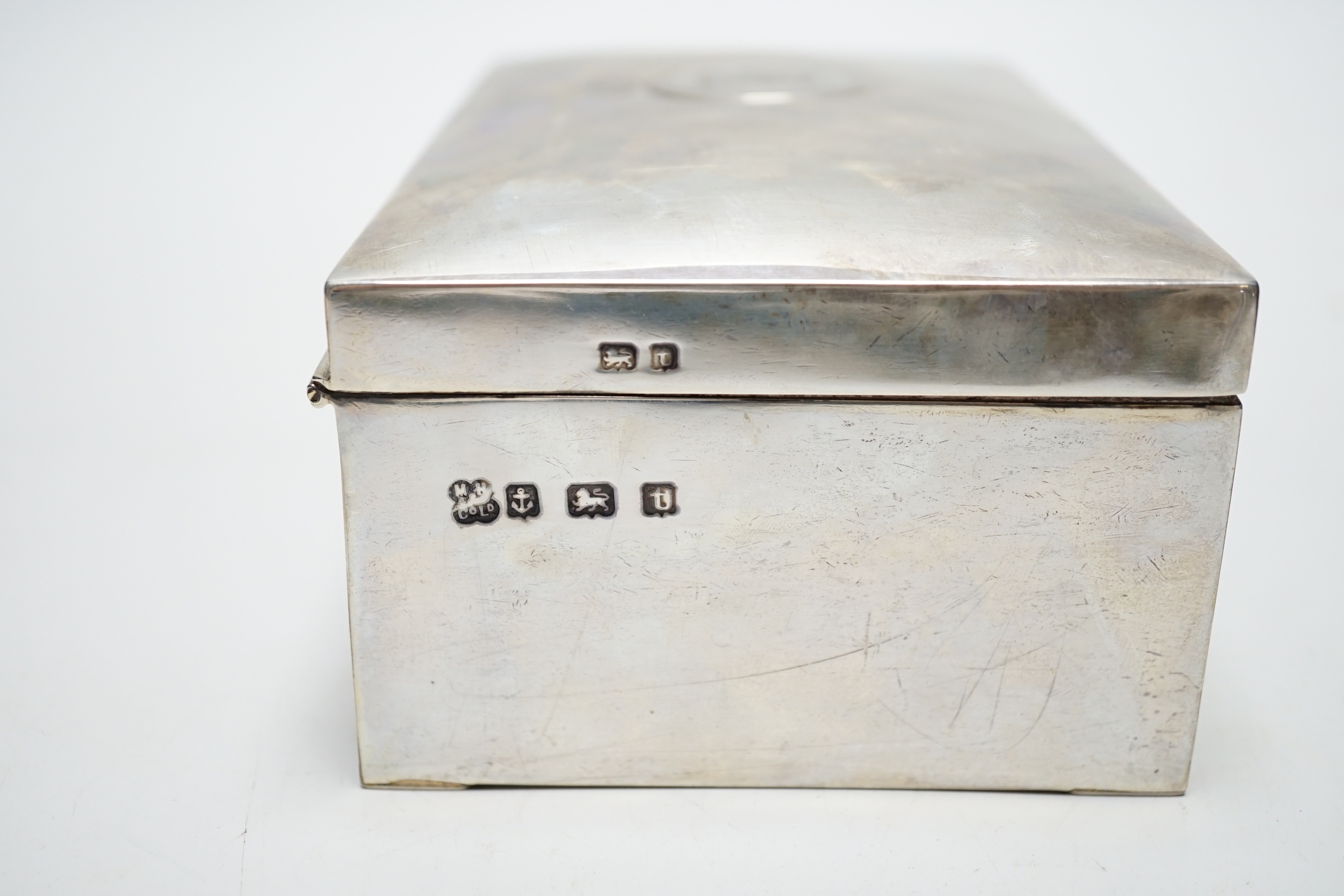 A George V silver mounted rectangular cigarette box, Martin Hall & Co Ltd, Birmingham, 1918, 16.7cm.